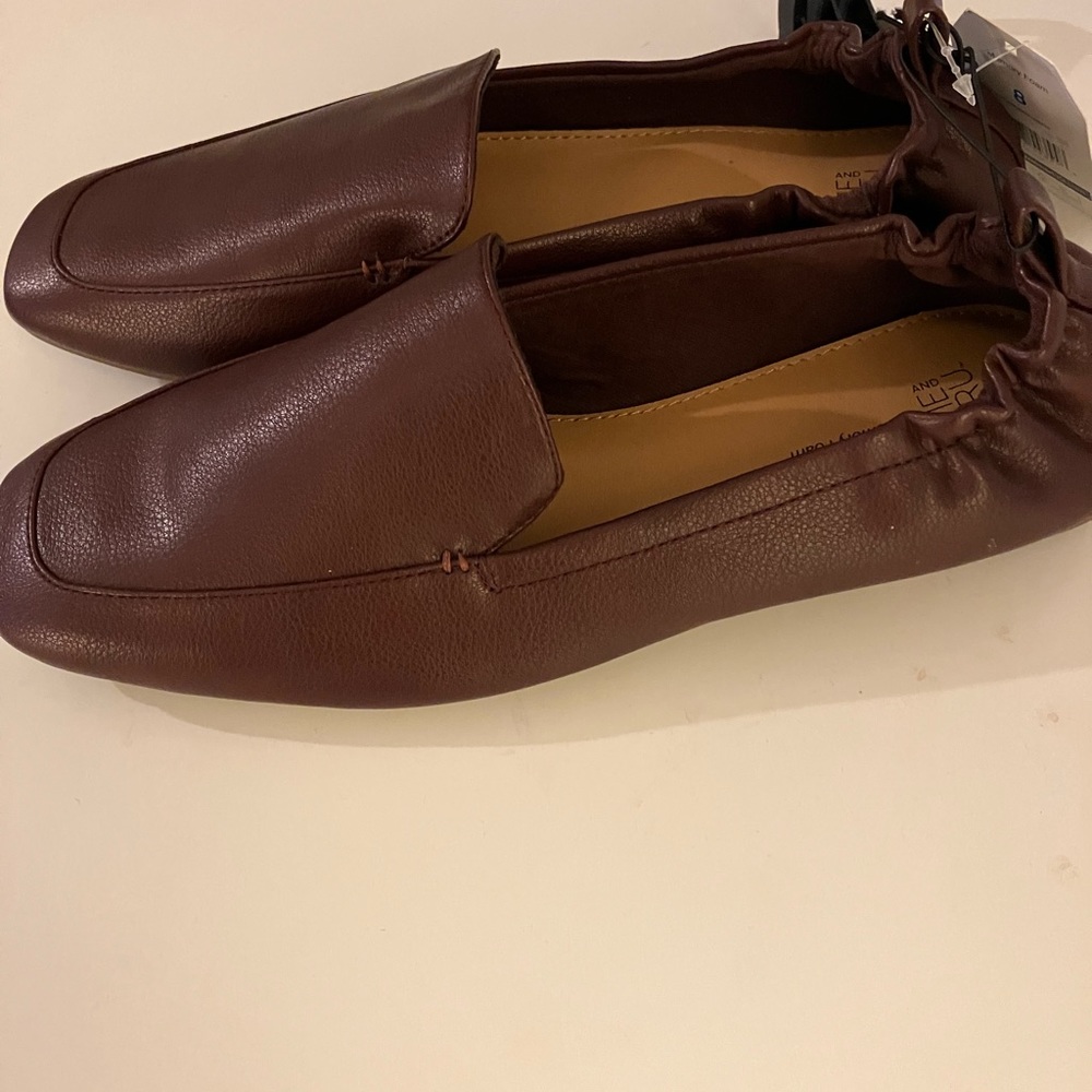 #61 Women’s Time and Tru Wine Memory Foam Scrunch Loafer - Size 8 - NWT - Picture 3 of 4